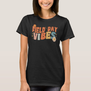 Cute Retro Groovy Field Day Vibes Summer Teachers  T-Shirt