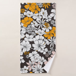 Cute Seamless Ditsy Floral Pattern. Colourful flow Bath Towel