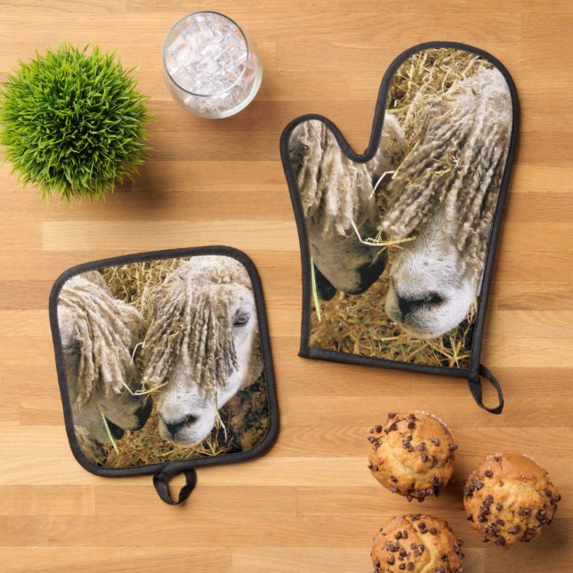 CUTE SHEEP OVEN MITT & POT HOLDER SET (Top Down)