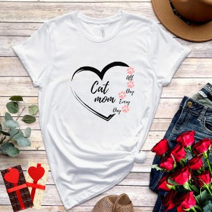 Cute simple heart design womens cat lover mom T-Shirt