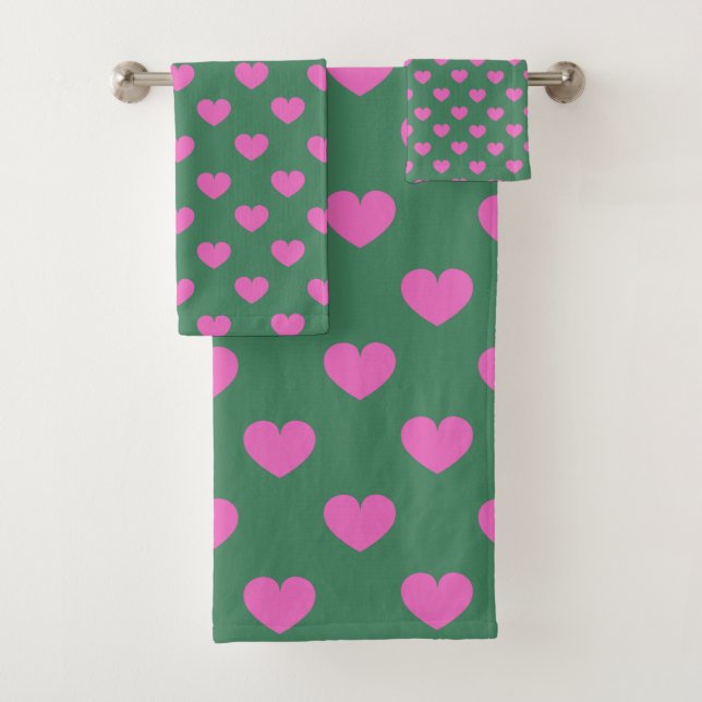 Cute Simple Preppy Pink and Green Heart Pattern Bath Towel Set (Insitu)