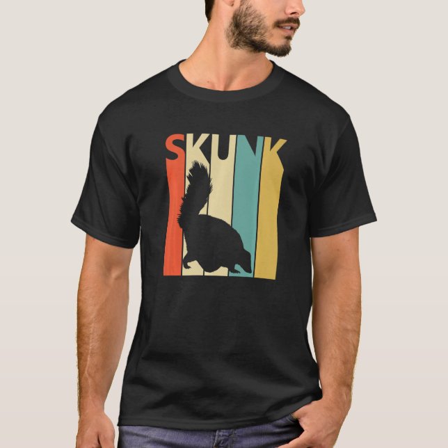 Cute Skunk Animal   T-Shirt (Front)