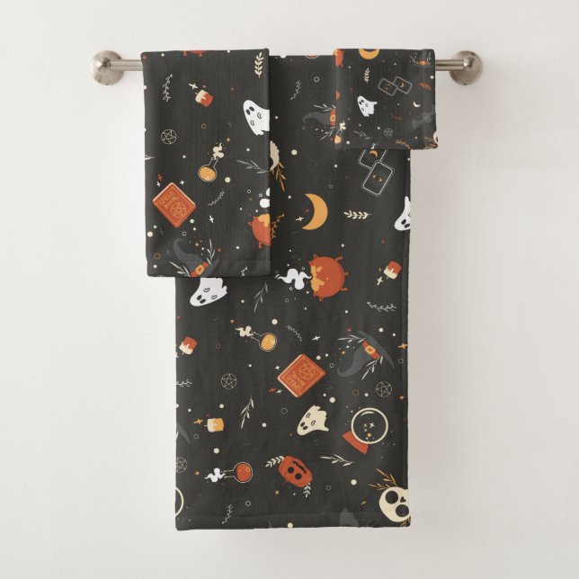 Cute Spooky Whimsical Halloween Pattern Background Bath Towel Set (Insitu)