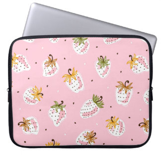 Cute Strawberries vintage Seamless pattern. Fruit  Laptop Sleeve