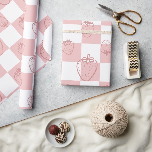 cute strawberry chequerboard pattern  wrapping paper (Crafts)