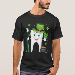 Cute Tooth With Hat Dental Assistant  St Patricks  T-Shirt
