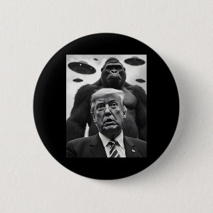 Cute Trump Bigfoot Selfie With Ufos Weird Alien Fu 6 Cm Round Badge
