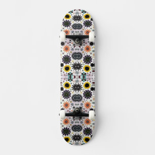 Cute vintage seamless flowers pattern skateboard
