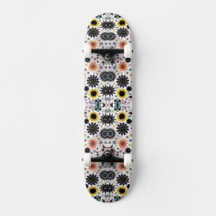 Cute vintage seamless flowers pattern skateboard