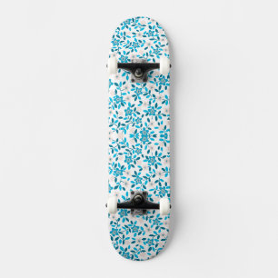 Cute white blue seamless spring flowers patterns skateboard