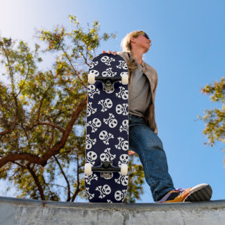 Cute White Skull and Crossbones Pattern Skateboard