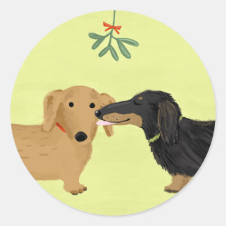 Dachshunds Mistletoe Kiss | Christmas Wiener Dogs Classic Round Sticker