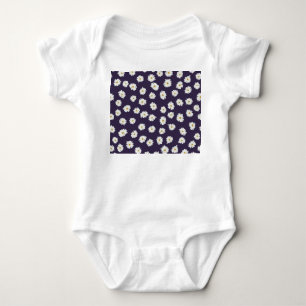 Daisy flowers: small, seamless pattern. baby bodysuit