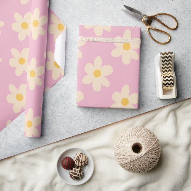 Daisy on pink wrapping paper (Crafts)