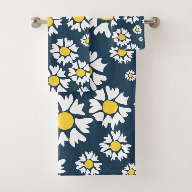 Daisy Pattern, Floral Pattern, White Daisies Bath Towel Set (Insitu)