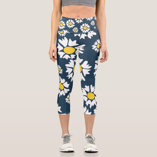 Daisy Pattern, Floral Pattern, White Daisies Capri Leggings (Front)
