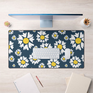 Daisy Pattern, Floral Pattern, White Daisies Desk Mat