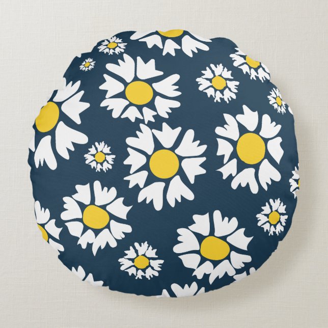 Daisy Pattern, Floral Pattern, White Daisies Round Cushion (Front)