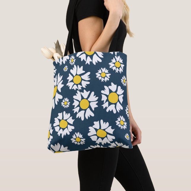 Daisy Pattern, Floral Pattern, White Daisies Tote Bag (Close Up)