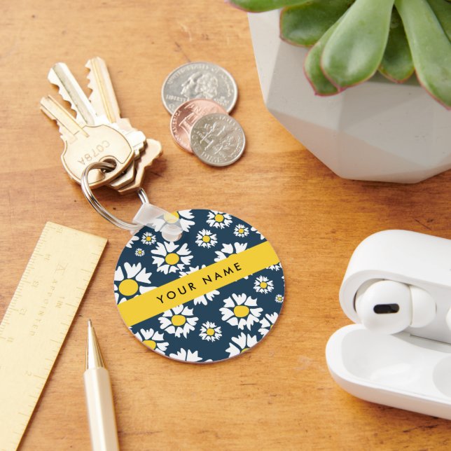 Daisy Pattern, White Daisies, Your Name Key Ring (Desk)