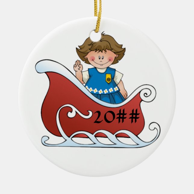 Daisy Scout Sled Brunette Ceramic Tree Decoration (Front)