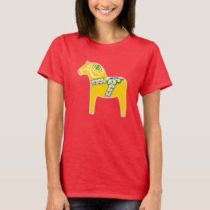 Dalahäst   Dala horse in yellow T-Shirt