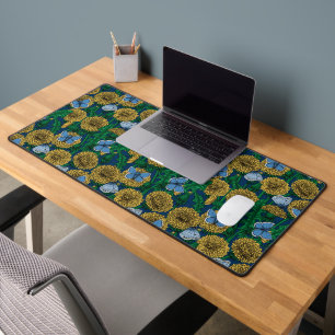 Dandelion medow desk mat