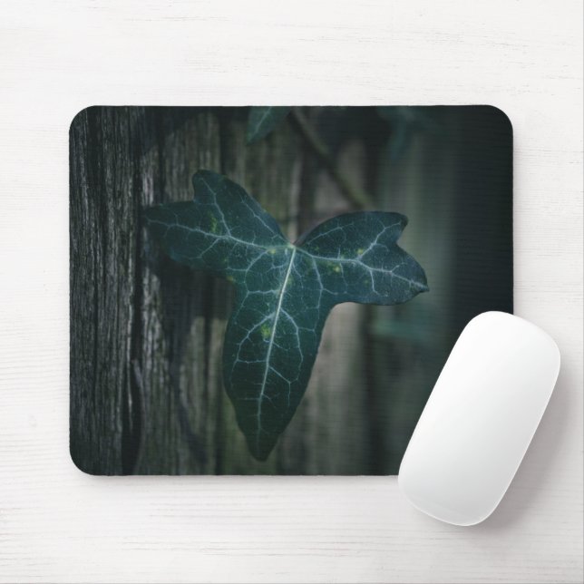 Dark Ivy Leaf Nature Photo Mouse Pad (With Mouse)