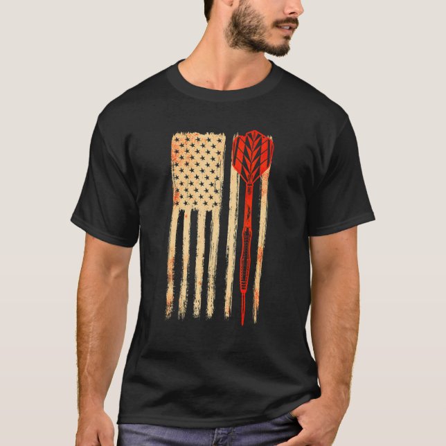 Darting Player Retro Dart Arrows American Flag T-Shirt (Front)