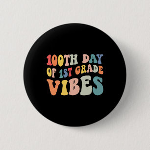 Day Of First Grade Vibes Retro Teacher Happy 100 D 6 Cm Round Badge
