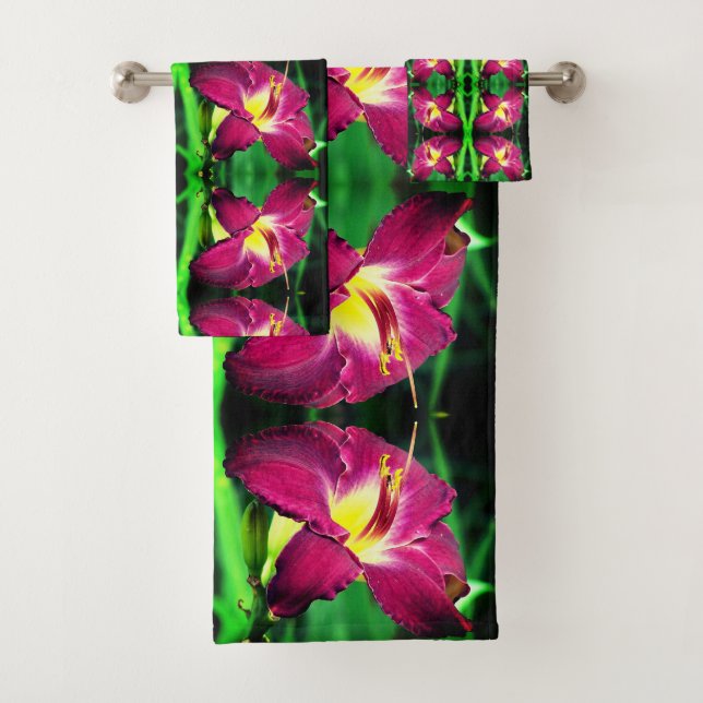 Daylily Flower Close Up Abstract   Bath Towel Set (Insitu)