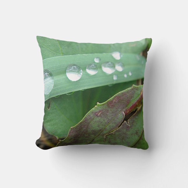Decoccushions water drops on grass cushion (Front)