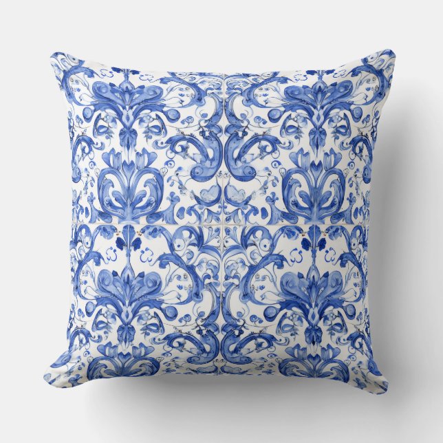 Decorative Luxurious Baroque Throw Pillow (Front)