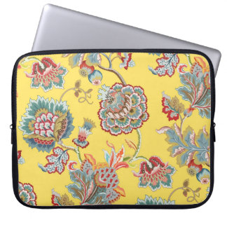Decorative vintage seamless pattern. Traditional m Laptop Sleeve
