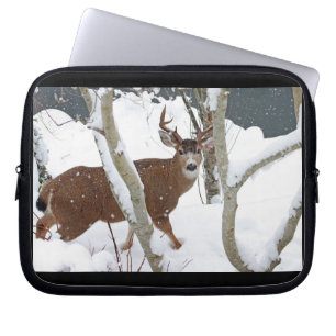 Deer Buck in Snow in Winter Laptop Sleeve