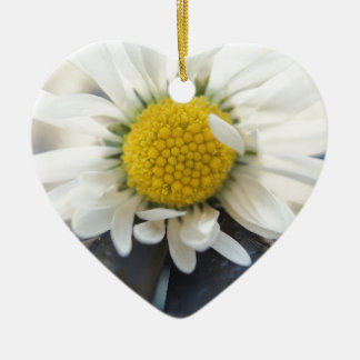 Delicate daisy ceramic tree decoration
