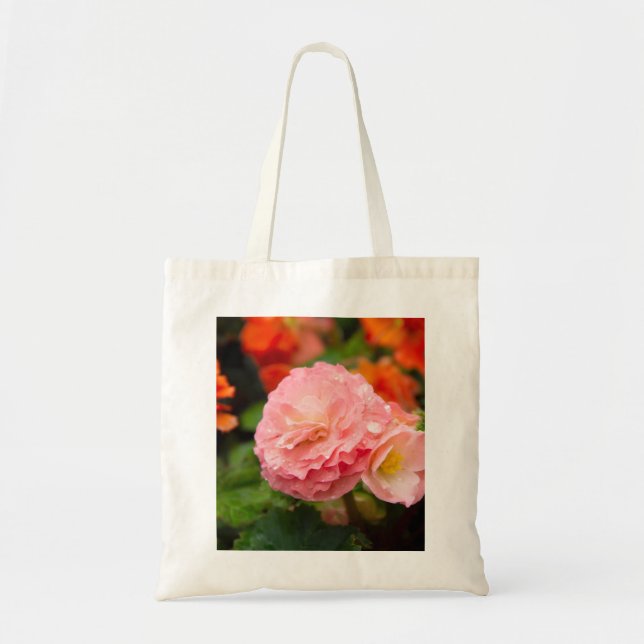 Delicate pink flower after the rain    tote bag (Front)