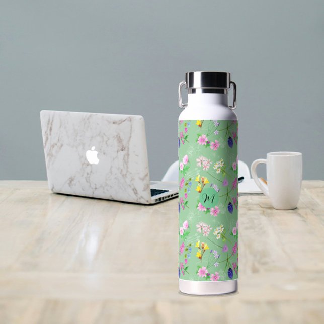 Delicate wildflowers in mint green. Custom. Water Bottle (Delicate wildflowers in mint green. Custom. Water Bottle
)