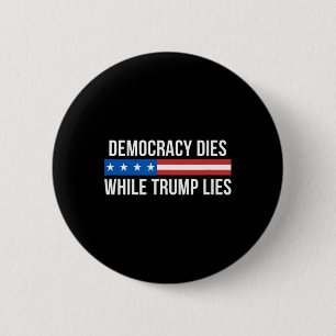 Democracy Dies While Trump Lies - 6 Cm Round Badge