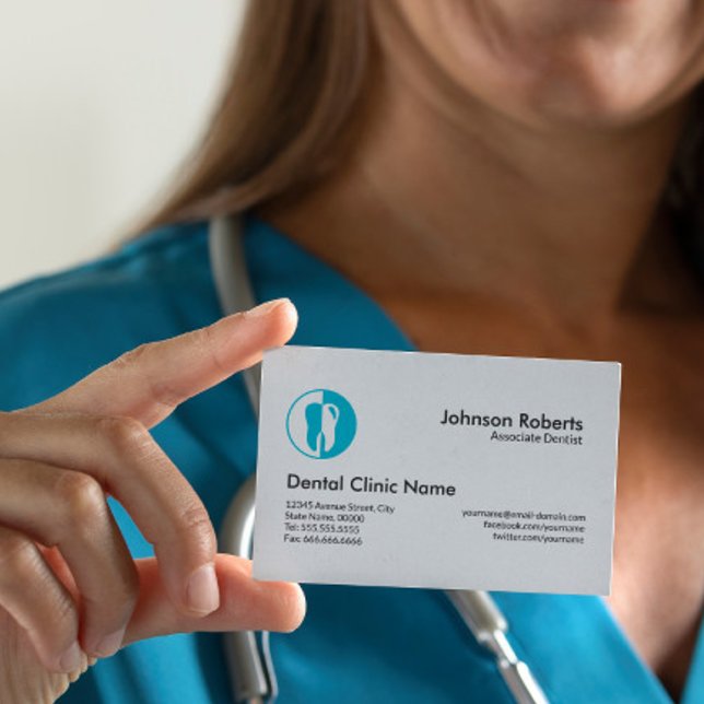 Dental clinic professional dentist plain business card (Creator Uploaded)