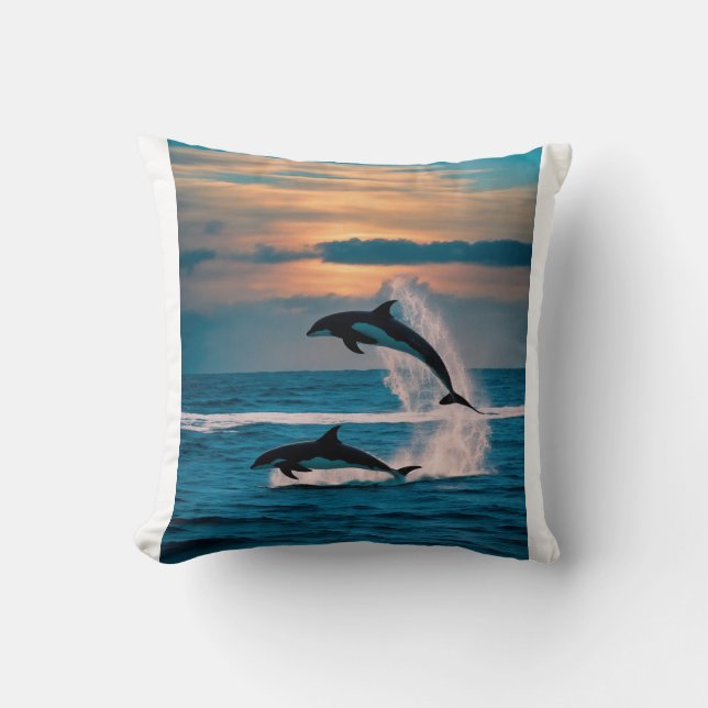 Desafío en el Azul Profundo Cushion (Front)