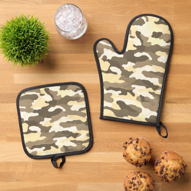 Desert Camouflage Oven Mitt & Pot Holder Set (Top Down)