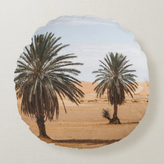 Desert Oasis: Sahara Palms Landscape. Round Cushion