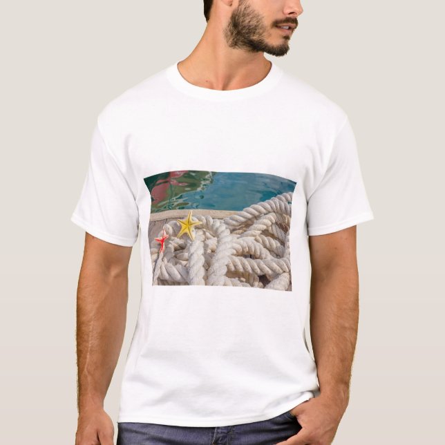 detail of a rope for mooring  Men's Basic T-Shirt (Front)