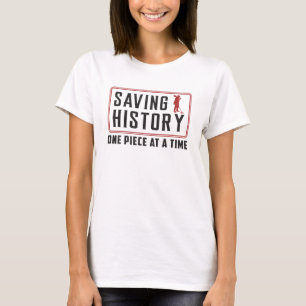 Detector Detectorist Metal Detecting Funny Gift T-Shirt