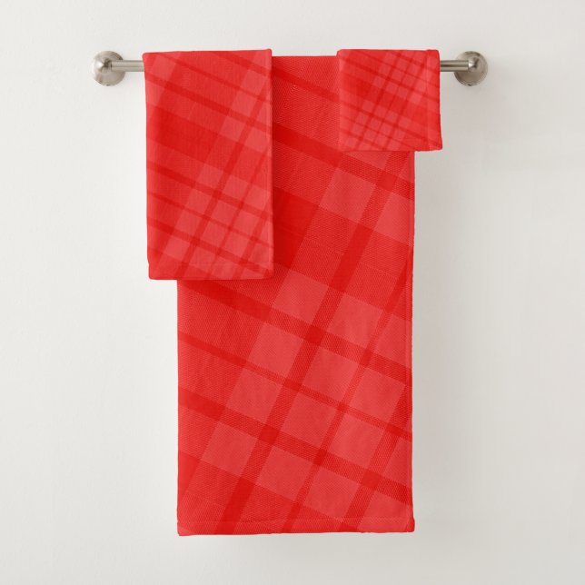 Diagonal Red Plaid Bath Towel Set (Insitu)