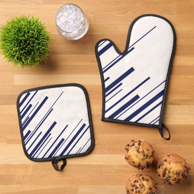 Diagonals in Blue and White Oven Mitt & Pot Holder Set (Top Down)