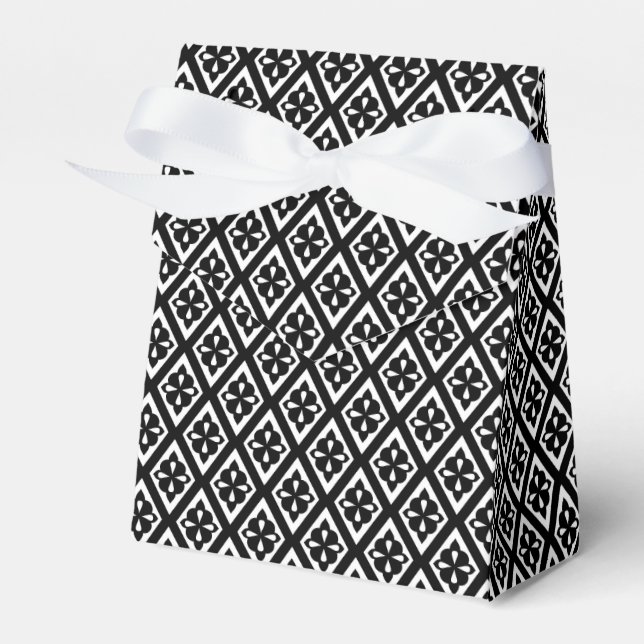 Diamond pattern - black and white favour box (Front Side)