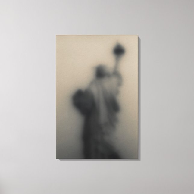 Diffused image of the Statue of Liberty Canvas Print (Front)