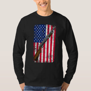Distressed Clay Pigeon Shooting Usa Shotgun Flag - T-Shirt